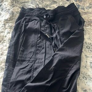 Lululemon dance studio crop joggers, size 6, excellent condition